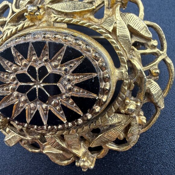 Vintage Gold-Tone Filigree Starburst Brooch Ornate Black Centerpiece Decorative‎ - Picture 3 of 6